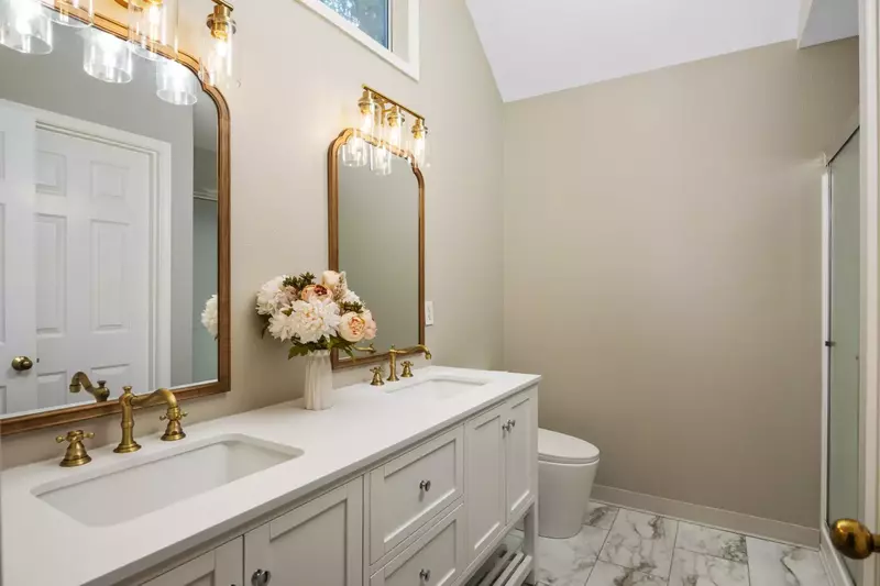 "The house fit all of our needs with lots of space, comfy beds, and our dogs loved exploring the backyard." - Richard