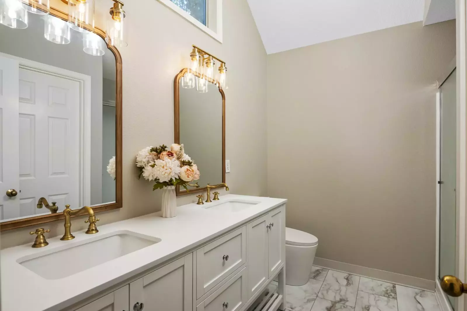 "The house fit all of our needs with lots of space, comfy beds, and our dogs loved exploring the backyard." - Richard