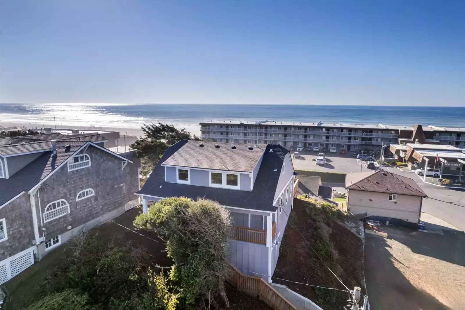 Welcome to Shore Thing! Please enjoy this one of a kind Oregon Coast paradise in the heart of Lincoln City.