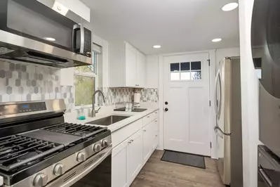 "Great house, great location. Would stay again." - Becca