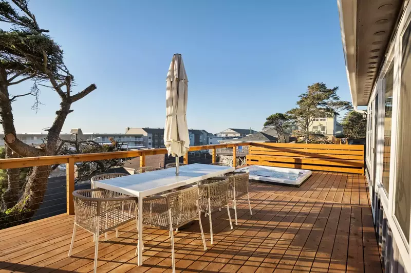 "Beautiful home with everything you need. Views were perfect and peaceful. Loved the hot tub and the kitchen had everything we needed." - Claudia