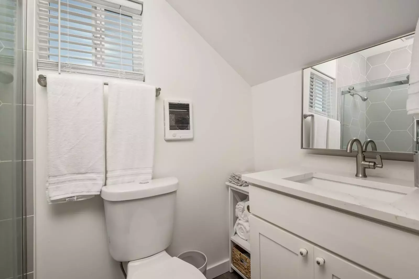 "Great location with beautiful views on the deck. The house itself is new remolded, kitchen and bathroom are sparkling." - Huan