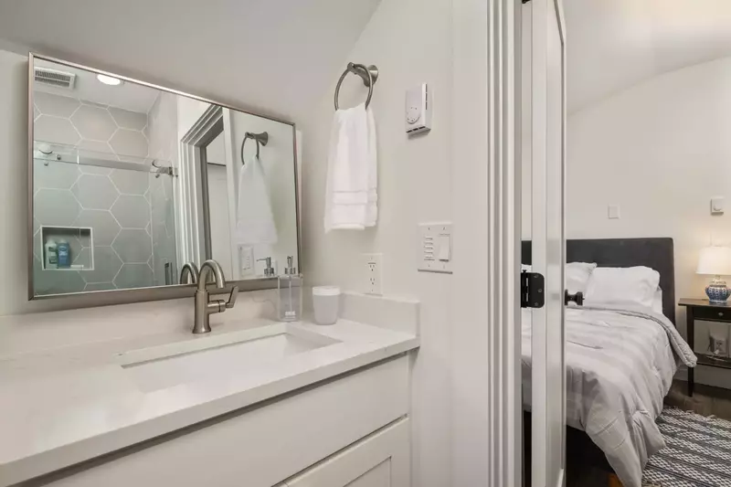 Lincoln City is south of Cannon Beach & Seaside and north of Newport. Use this rental as a base camp to explore the Oregon Coast.