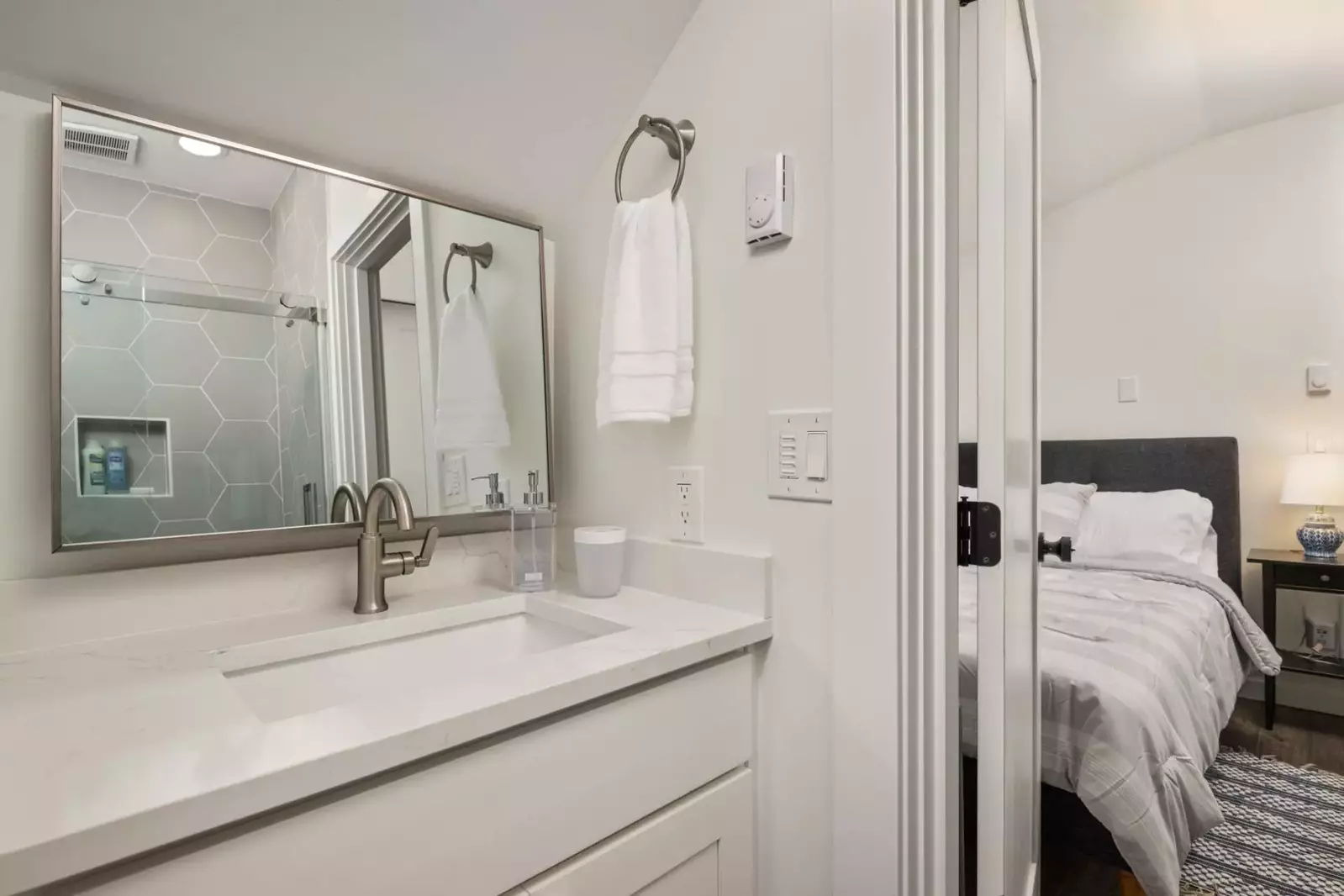 Lincoln City is south of Cannon Beach & Seaside and north of Newport. Use this rental as a base camp to explore the Oregon Coast.