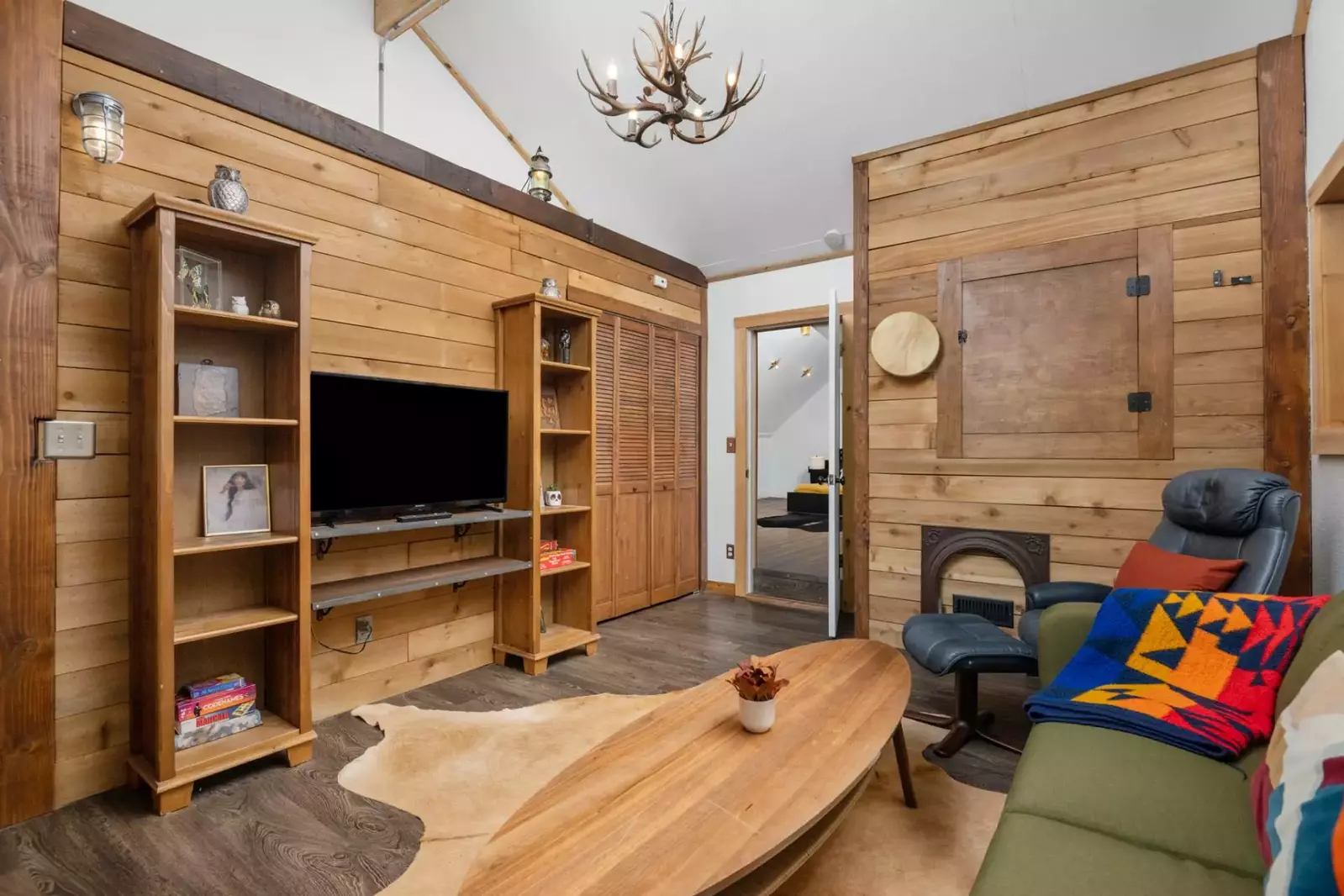 Watch you favorite movies, shows, and sports on this smart tv after a day on the slopes!