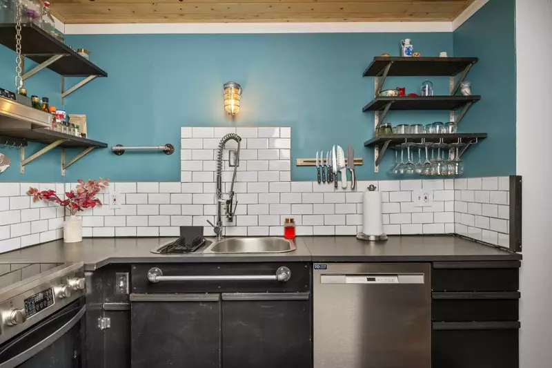 "This property was great. It had plenty of space and was well stocked. We also enjoyed the well curated decorations/styling" - Joe