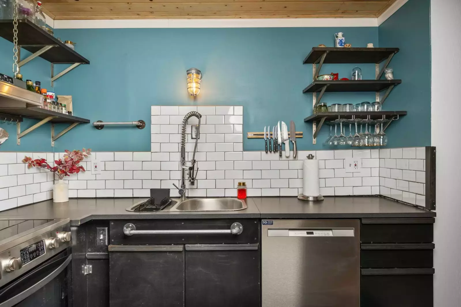 "This property was great. It had plenty of space and was well stocked. We also enjoyed the well curated decorations/styling" - Joe