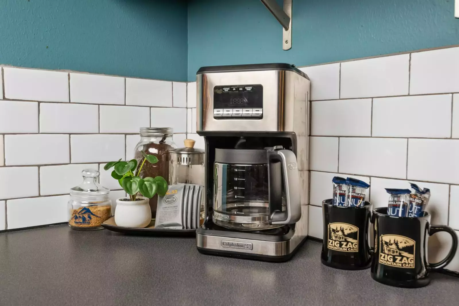 Coffee lovers are in luck as this rental provides coffee. There are also cute cafes a short drive away.