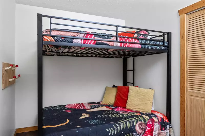 "The location was great. The bed was comfortable. The house had everything we needed." - Chloe