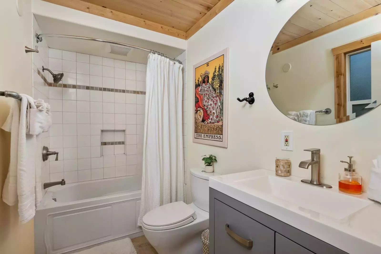 "Lovely place to stay. The whole family enjoyed the quiet and serene surroundings. Great place for a dog with great trails nearby." - Alexander