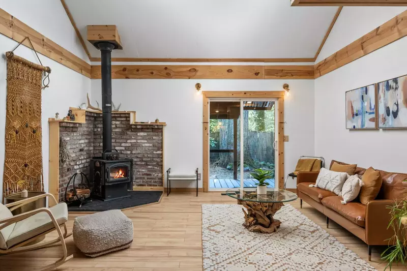 Rhododendron is a lovely community in Mt Hood Village. It is perfect place to enjoy sno sports, hikes, rock climbing, fishing, and more.