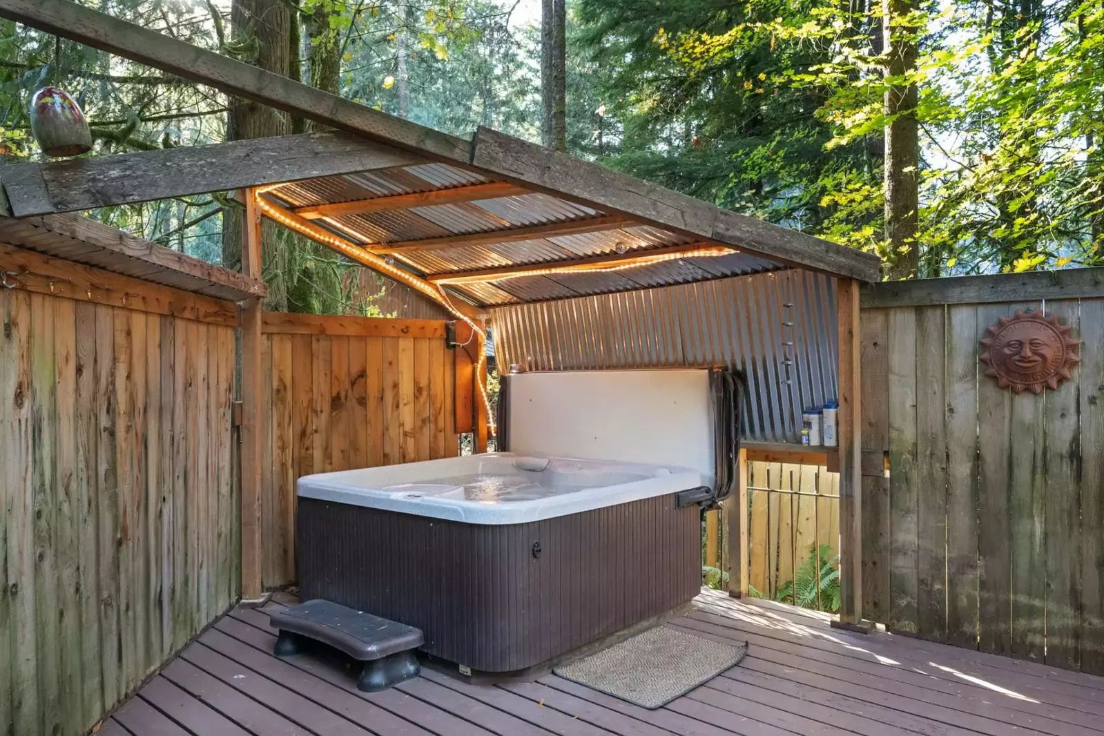 "The house was clean, comfortable and charming. Sitting in the hot tub surrounded by trees was lovely. Highly recommend this place!" - Sinnamon