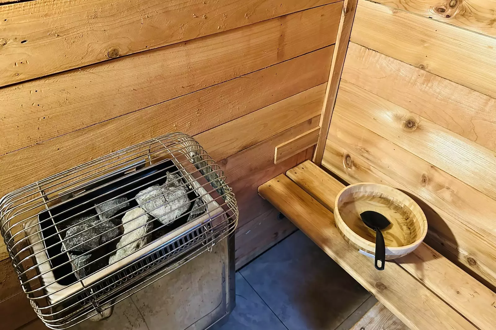 "The stay was amazing! it was totally worth it The hot tub and sauna was great." - Erin