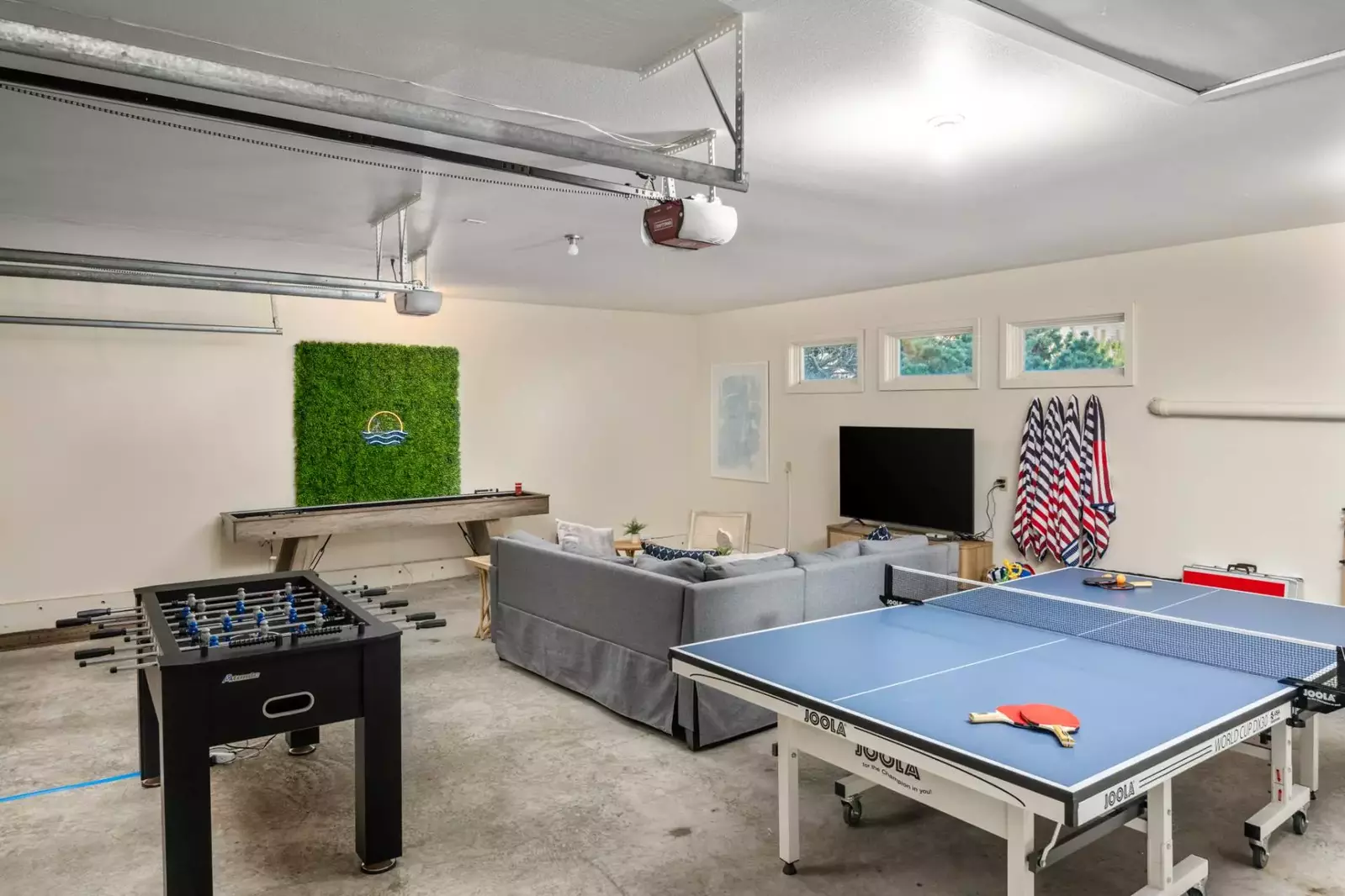 Enjoy all the entertainment options in the game room!