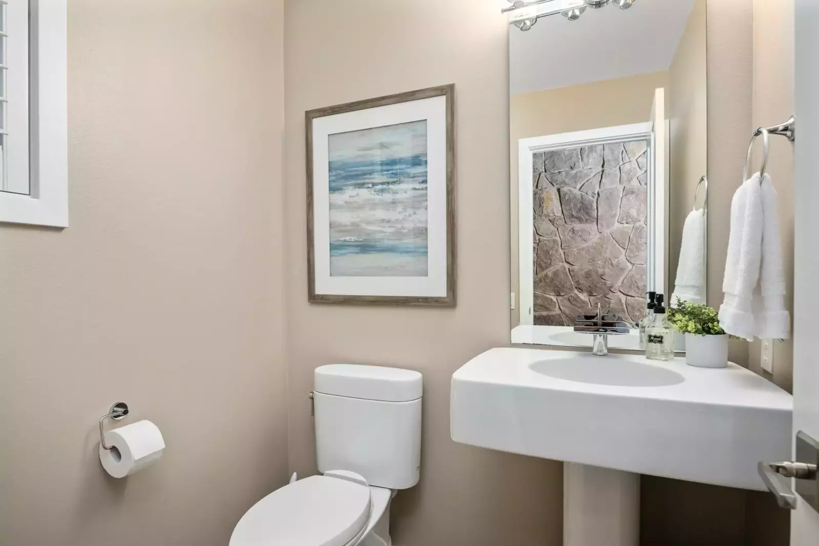With 2.5 bathrooms everyone staying here has ample privacy.