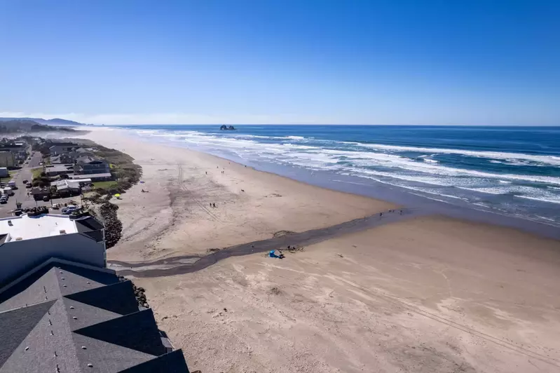 Rockaway Beach is a lovely town on the Oregon Coast. It has plenty of restaurants, long beaches, and natural wonders.