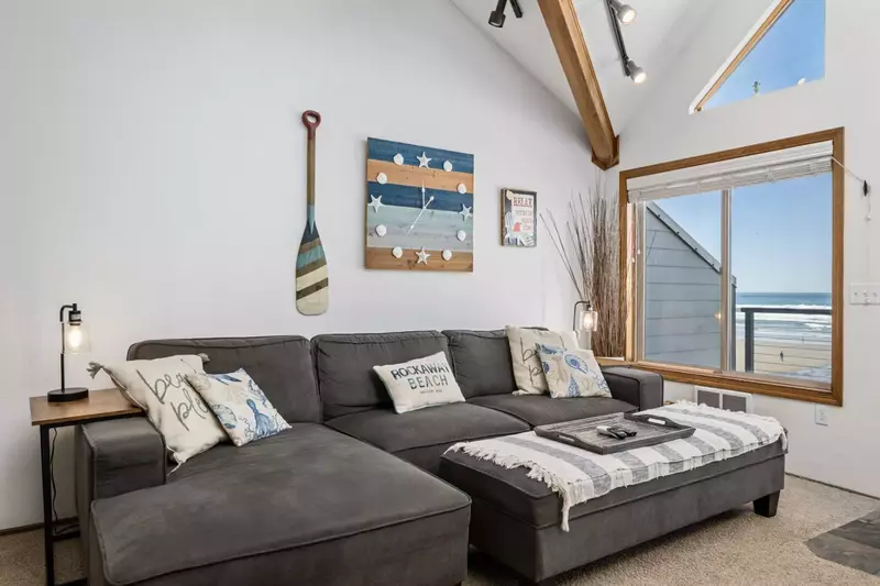 "Nice place to stay on the Oregon coast between Tillamook and Cannon Beach. Walk down to the beach or sit on the balcony to enjoy the sunsets." - Tony