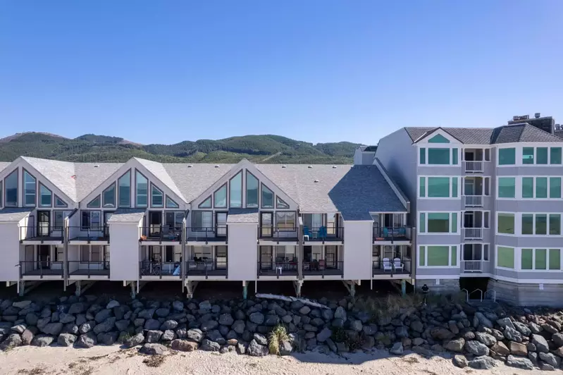 "Great location and very clean. Would definitely recommend and stay there again." - Traci