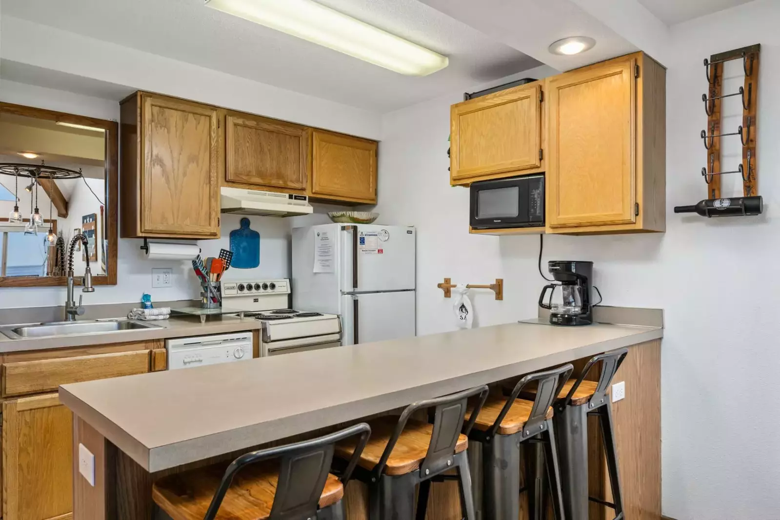 Cook a delicious meal made from locally sourced seafood. There are plenty of places to get fish, clams, crabs, and more!