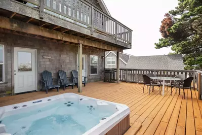 You will love soaking in the warm, soothing hot tub after a long day of walking on the beach and exploring the town.