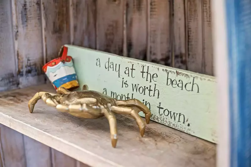 Lincoln City is known for its vast sandy beaches, kite flying, the Chinook Winds Casino, an outlet mall, seafood, and more!