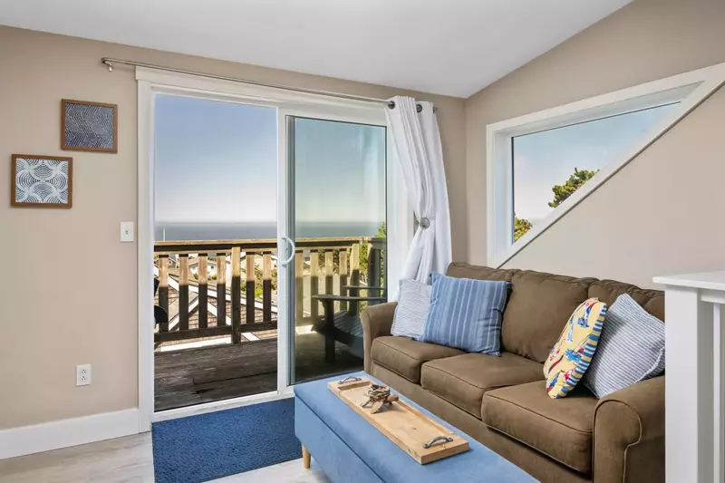 "Love the views, especially the sunsets. Two seagulls visited every day. We named them Seth and Tanya." - Ruth