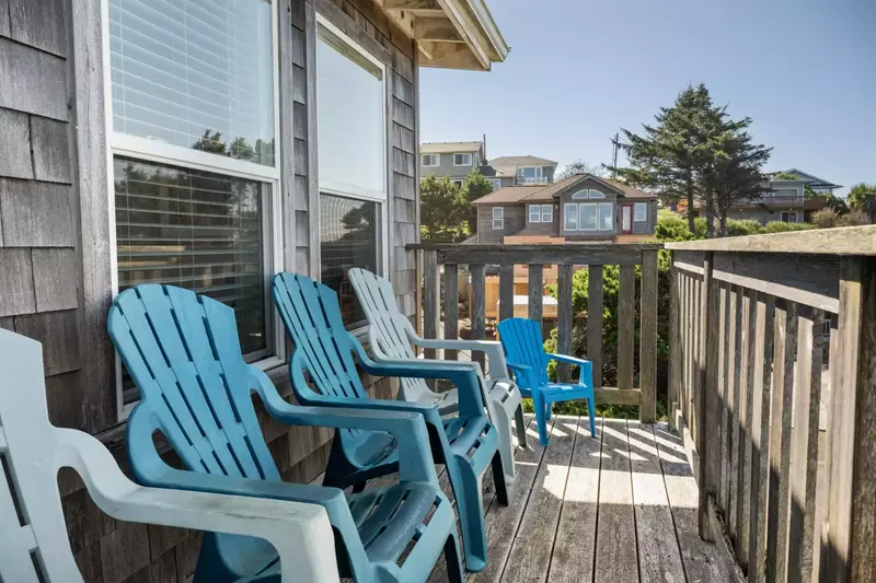 Lincoln City is south of Cannon Beach & Seaside and north of Newport. Use this rental as a base camp to explore the Oregon Coast.