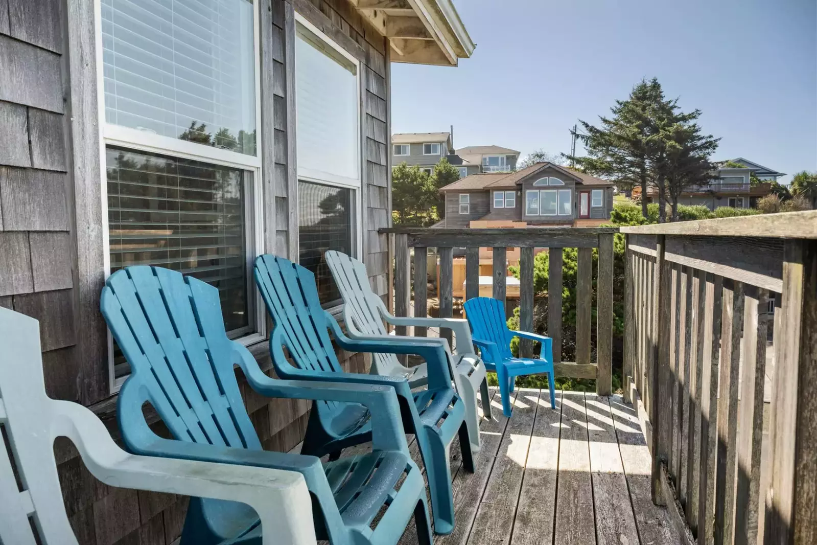 Lincoln City is south of Cannon Beach & Seaside and north of Newport. Use this rental as a base camp to explore the Oregon Coast.