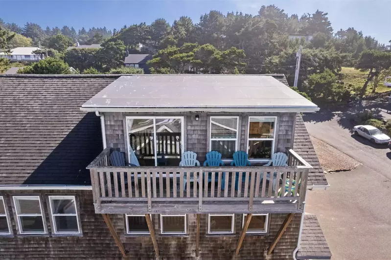 "Close to beach enough space for everyone and a gorgeous view!" - Christine