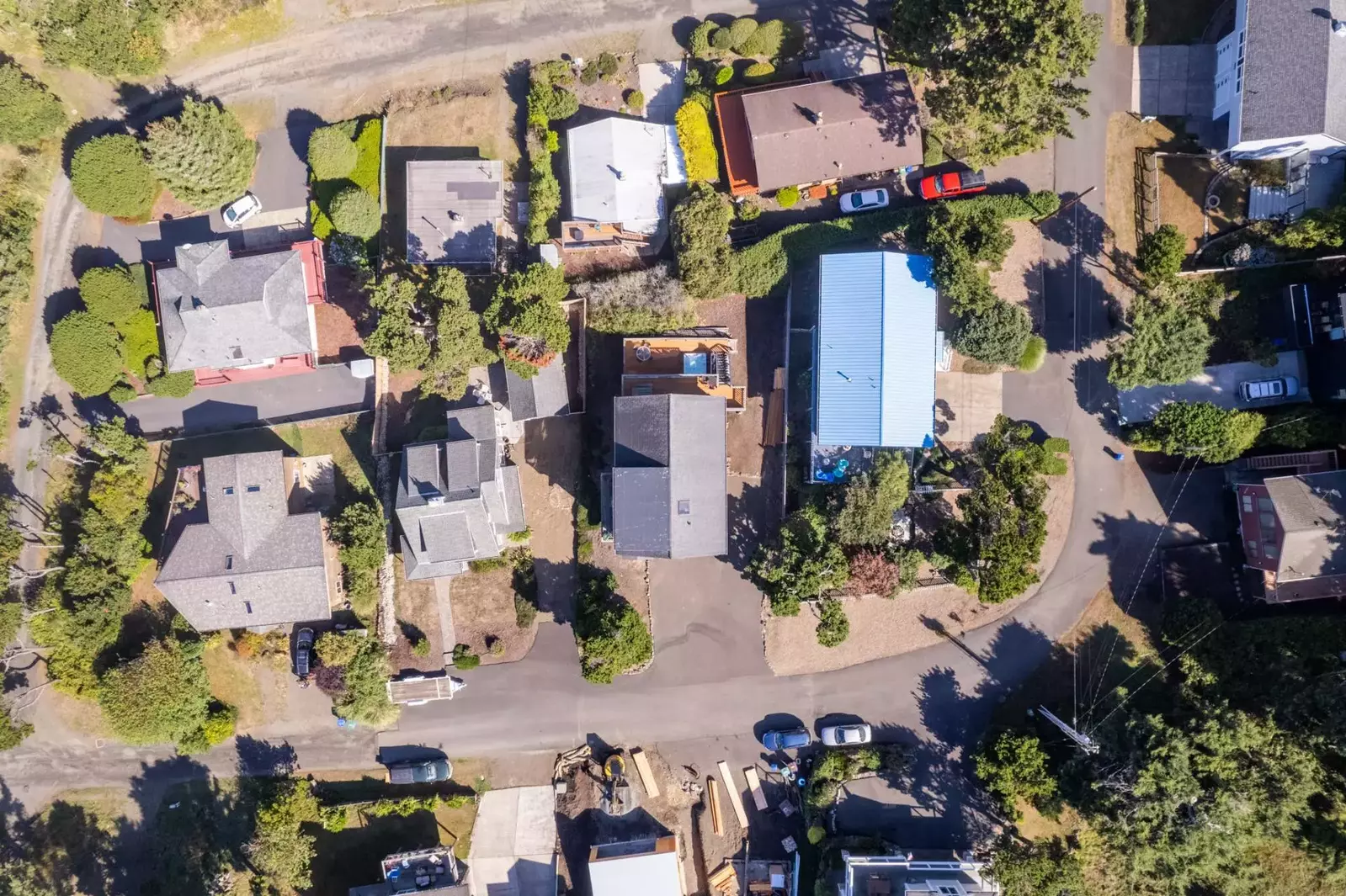 Located in a quiet residential neighborhood on the north side of town, this home is a quick five-minute walk to easy beach access.