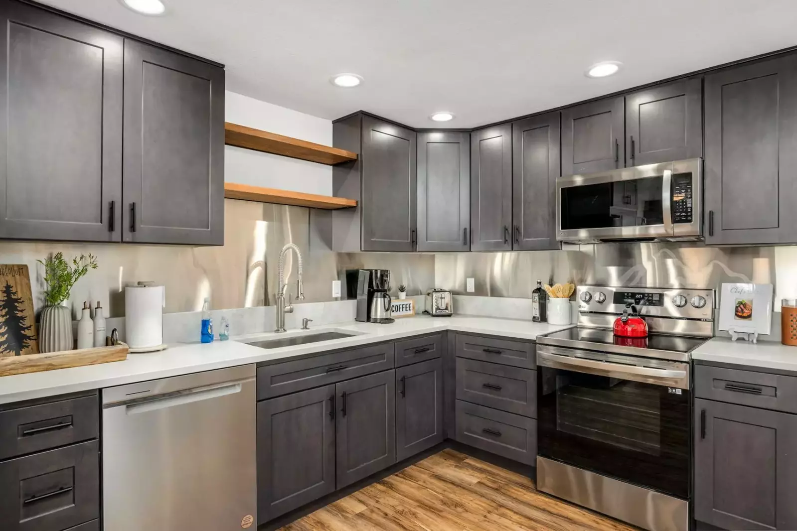 Cook delicious meals for breakfast, lunch, and dinner in this fully equipped kitchen.