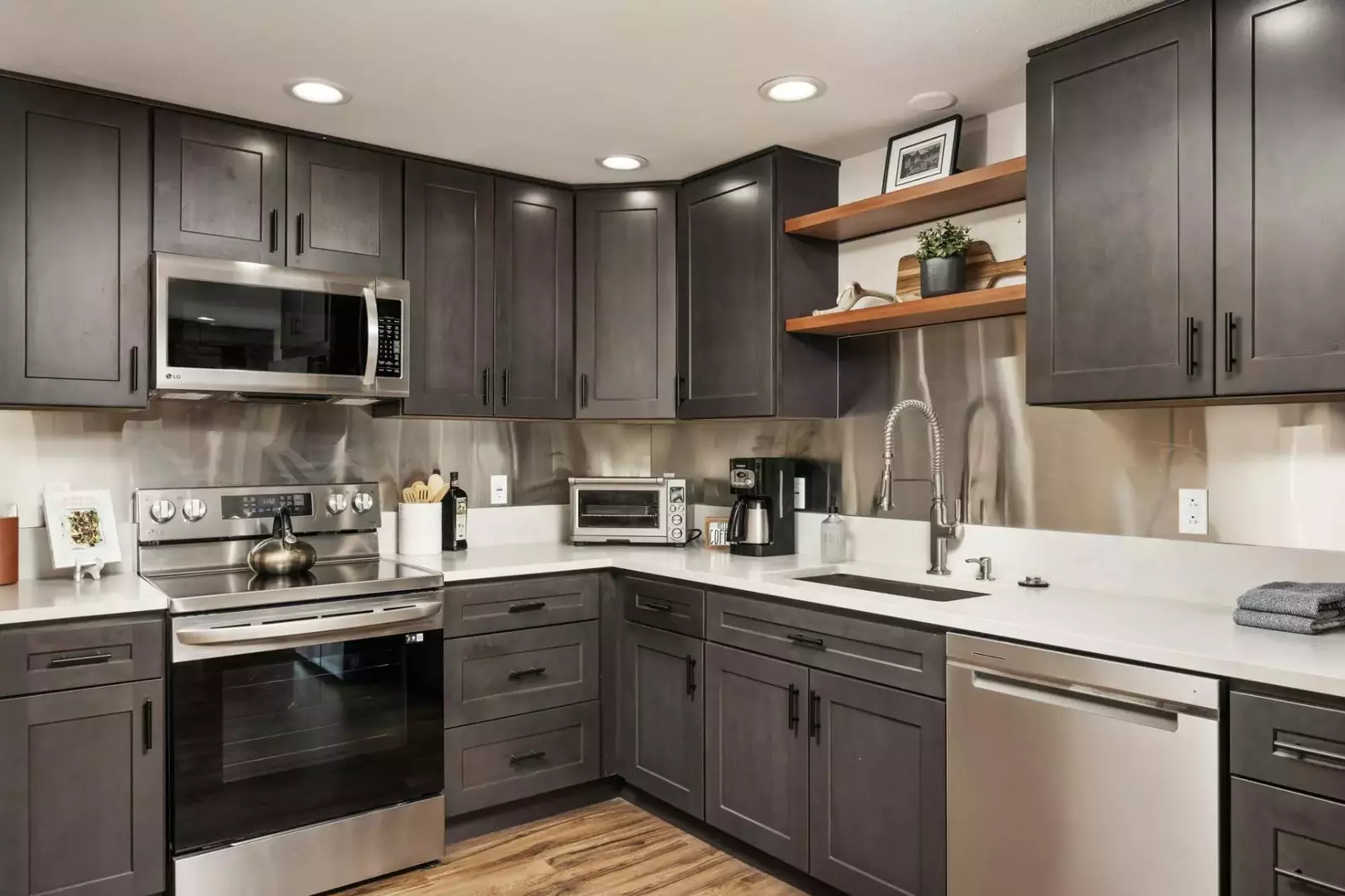As a duplex this rental has two fully equipped kitchens!