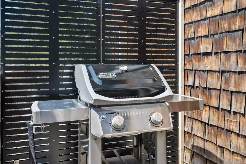 A second BBQ for delicious grilling!