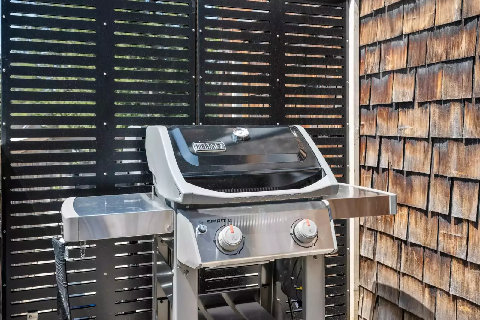 A second BBQ for delicious grilling!