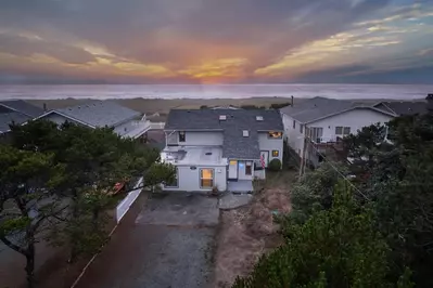 Create a memorable oceanfront trip on the North Coast when you stay in Once Upon a Tide, a 2 level, 3,200 sqft launchpad for your next coastal stay.