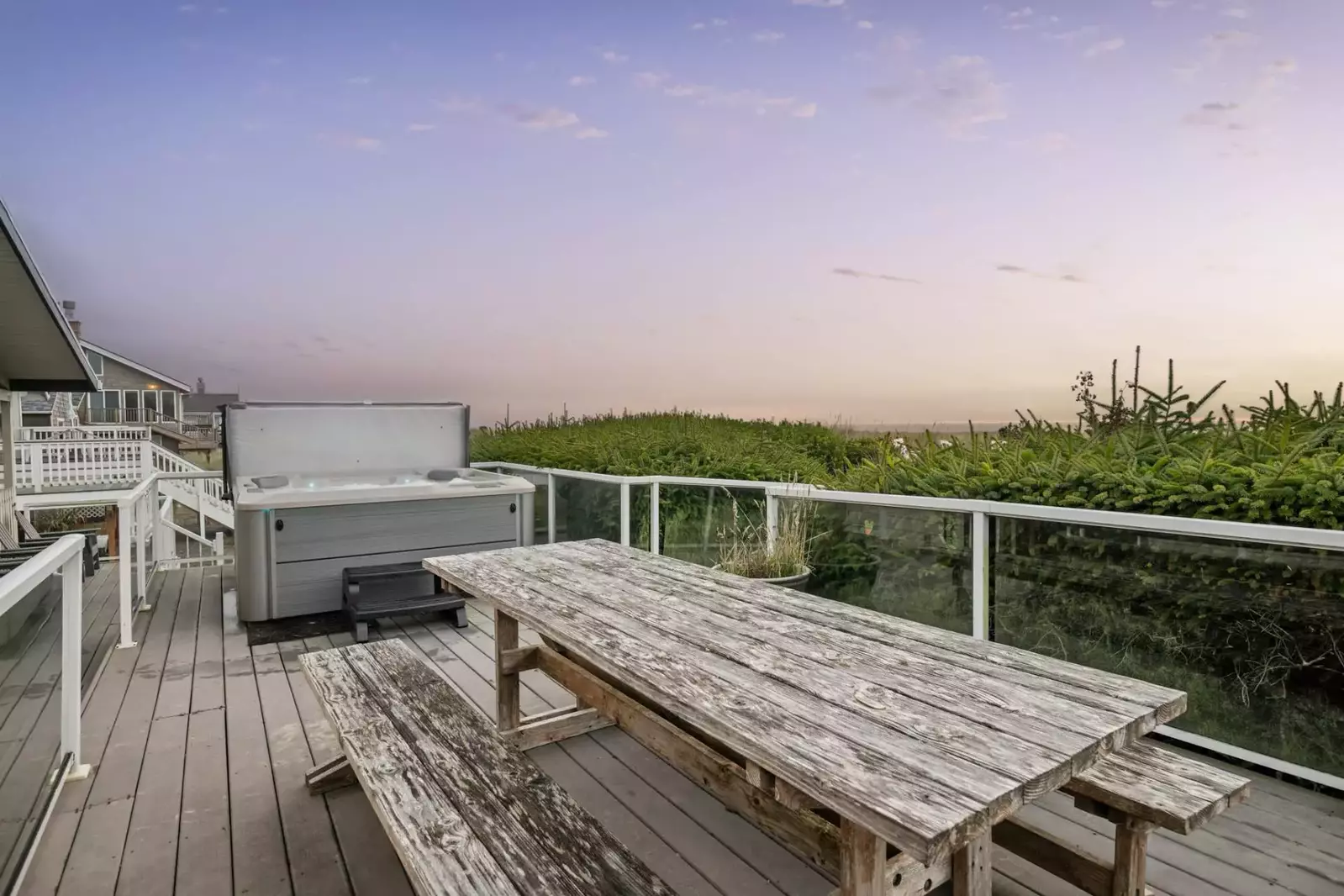 "We loved this house - great location, well maintained, beautiful well stocked kitchen." - Sally