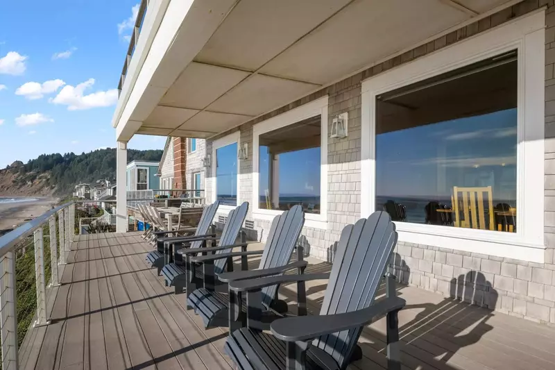 "You cannot beat this location. Absolutely beautiful views, easy beach access." - Maddie