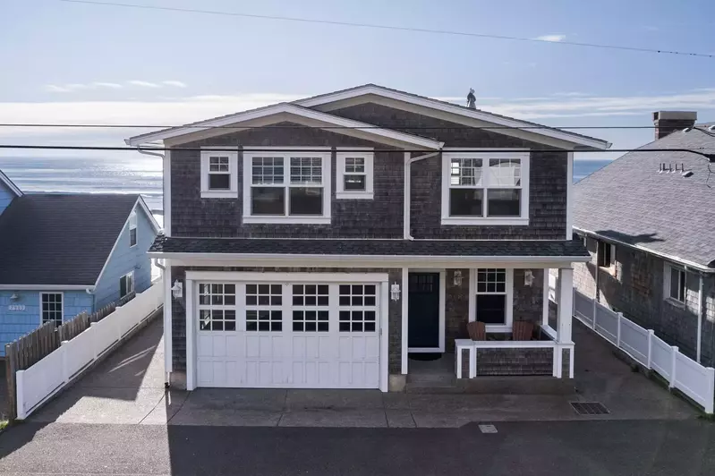 Lincoln City is known for its vast sandy beaches, kite flying, the Chinook Winds Casino, an outlet mall, seafood, and more!