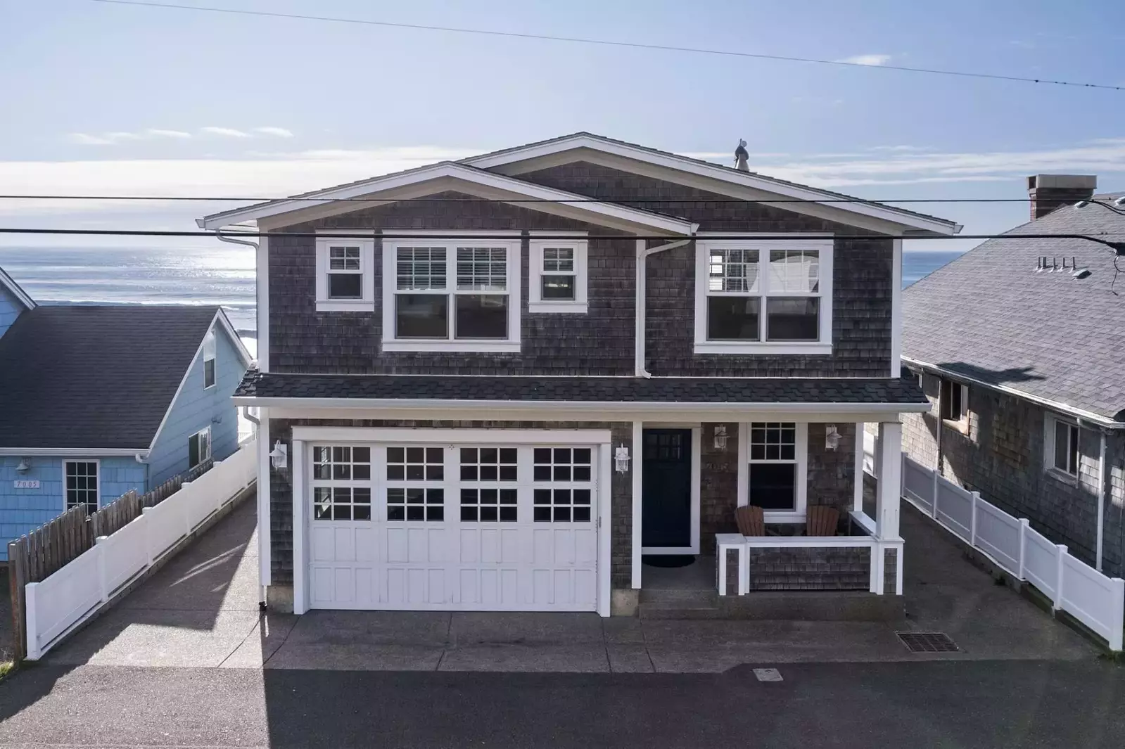 Lincoln City is known for its vast sandy beaches, kite flying, the Chinook Winds Casino, an outlet mall, seafood, and more!