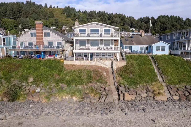 The Oregon Coast is full of natural wonders. We are happy to recommend our favorite hikes, parks, tidepools, and more.