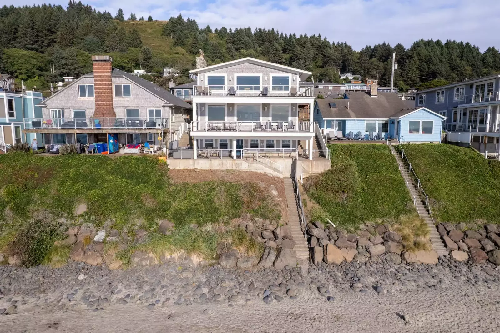 The Oregon Coast is full of natural wonders. We are happy to recommend our favorite hikes, parks, tidepools, and more.