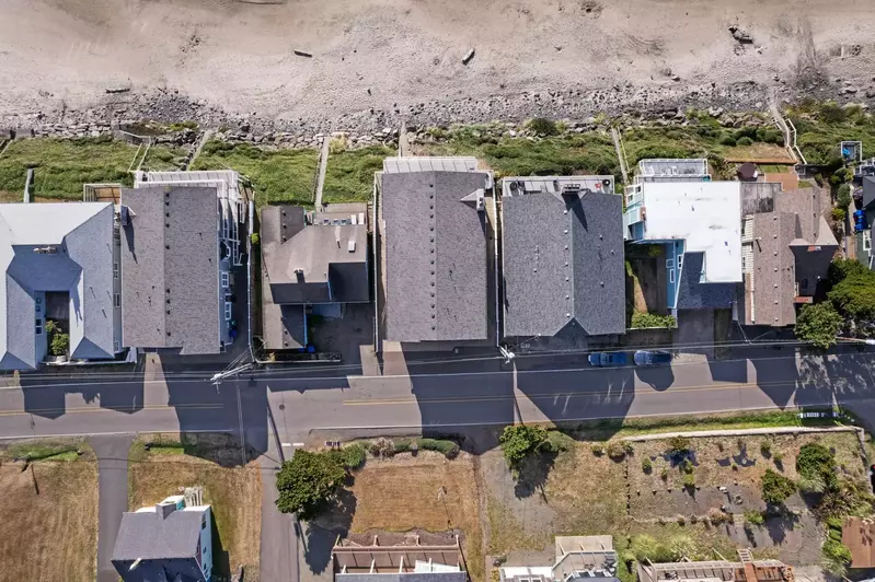 "We made home-cooked meals every night. Beach access was great and parking was nice. Great home for a large gathering." - Kyle