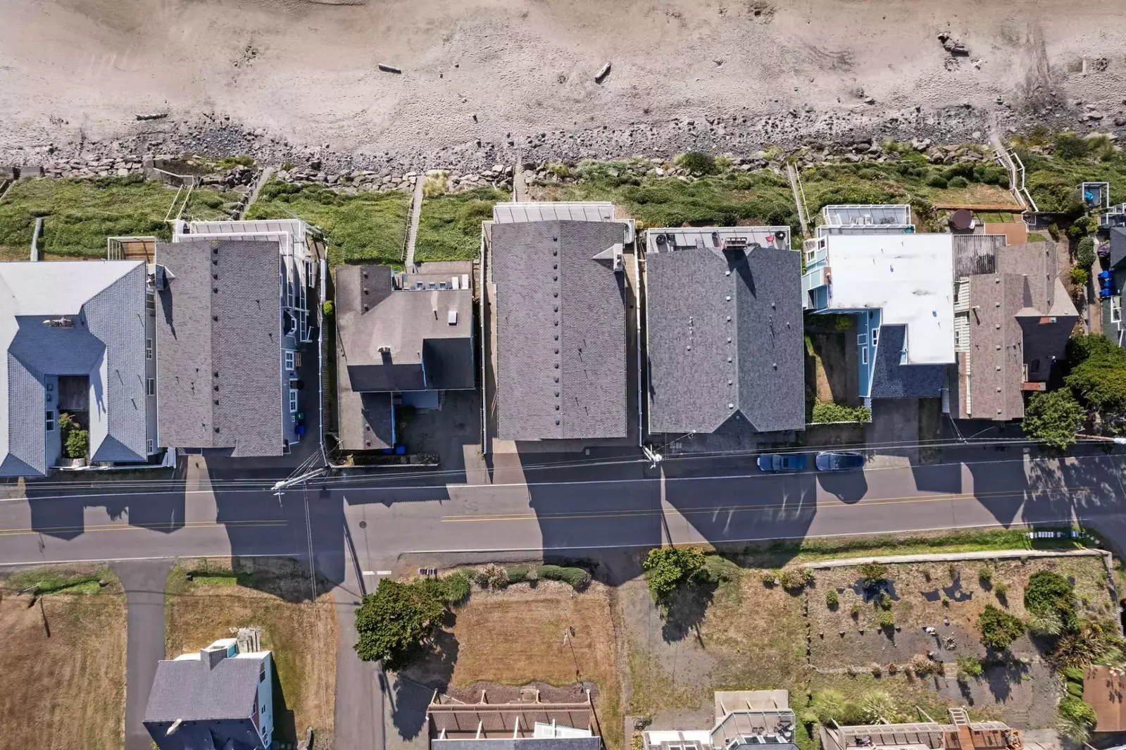 "We made home-cooked meals every night. Beach access was great and parking was nice. Great home for a large gathering." - Kyle