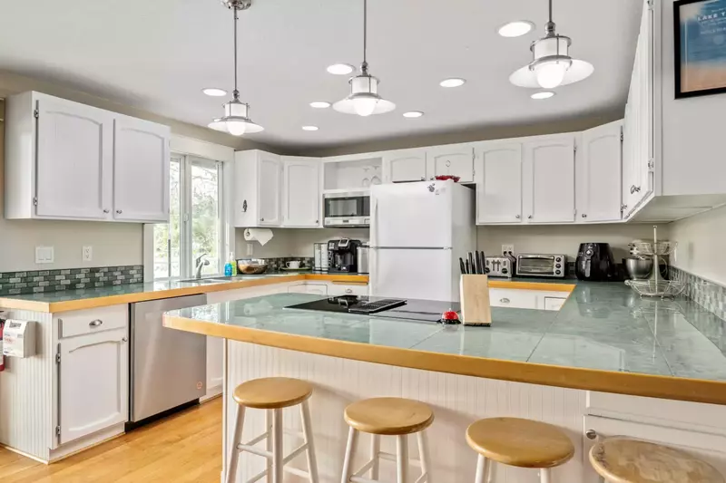 "Enjoyed all the comforts of home and a fully stocked kitchen PLUS kayaks to take out on the lake. Wouldn’t change a thing about this place!" -Allison