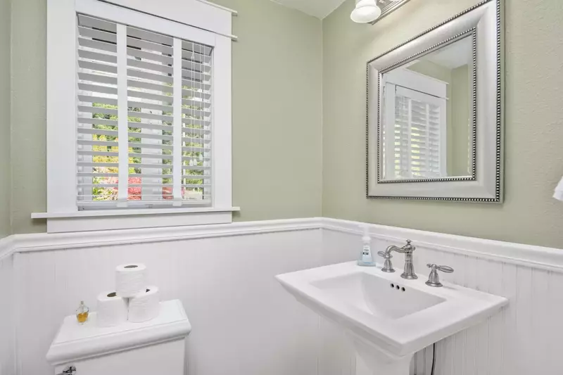 LakeTime is a short drive from Downtown Lincoln City and the iconic Oregon Coast Highway.