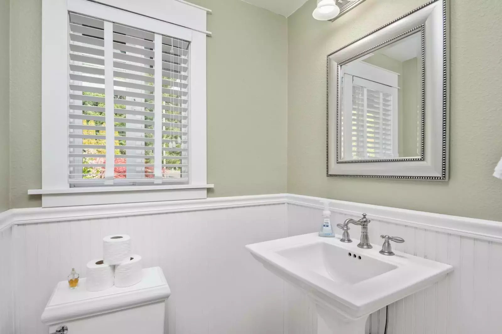 LakeTime is a short drive from Downtown Lincoln City and the iconic Oregon Coast Highway.