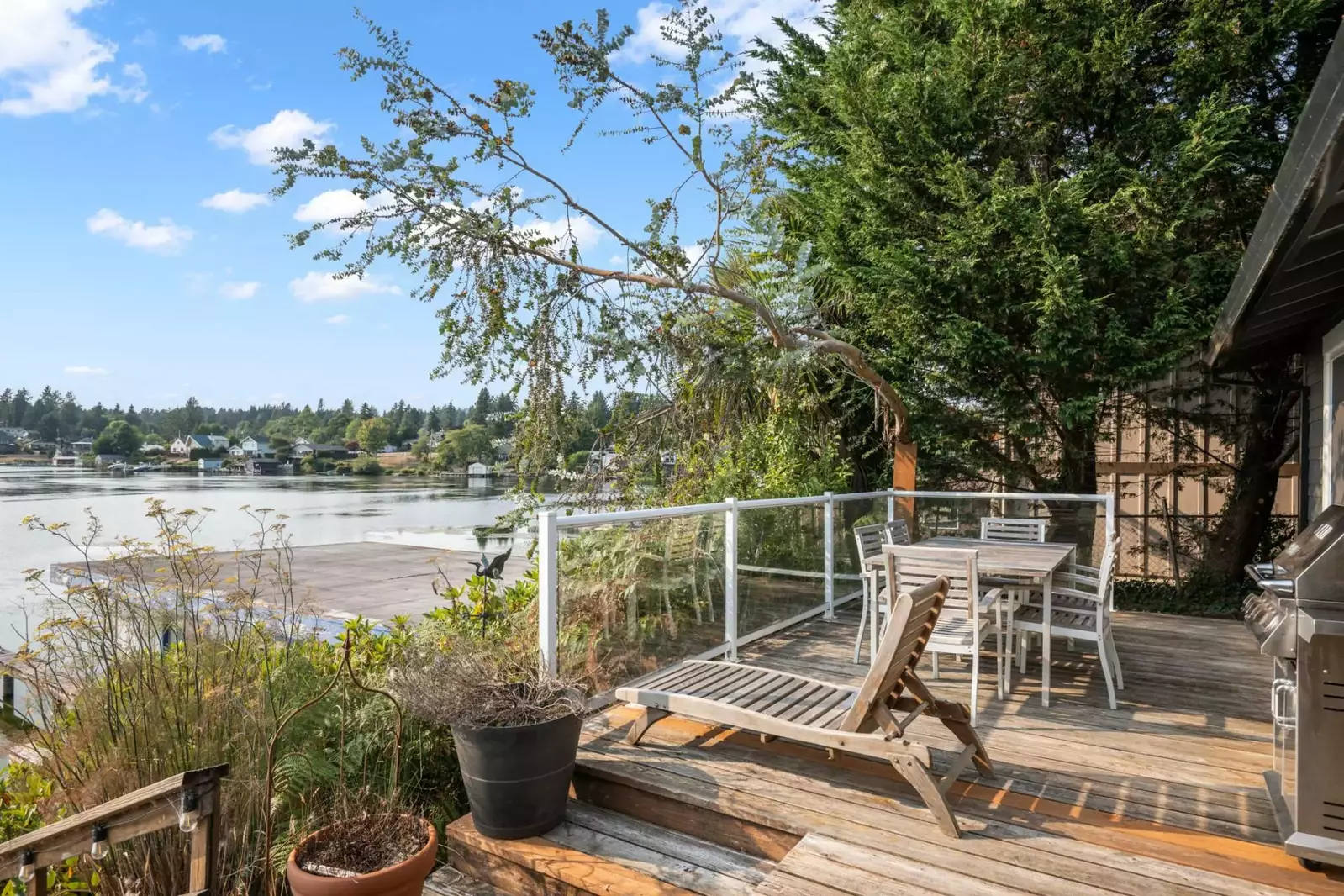 Lincoln City is south of Cannon Beach & Seaside and north of Newport. Use this rental as a base camp to explore the Oregon Coast.