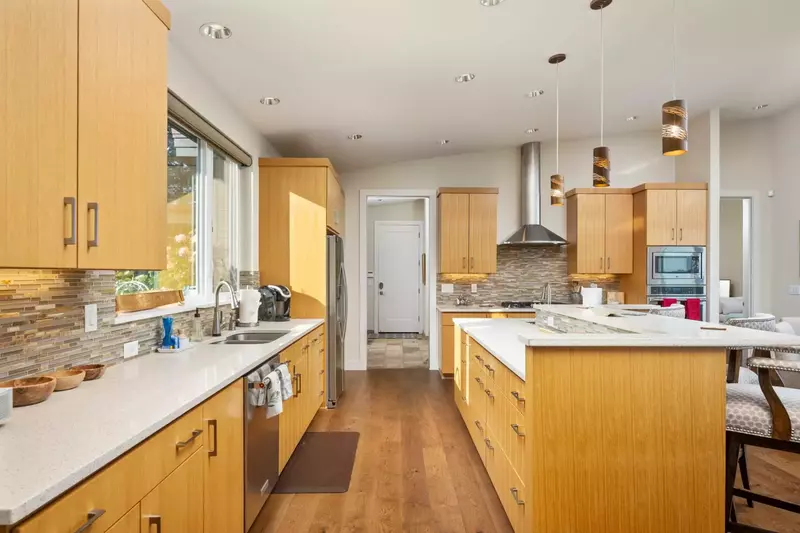 Cook delicious meals for breakfast, lunch, and dinner in this fully equipped kitchen. We suggest grabbing some ingredients from a local farm.