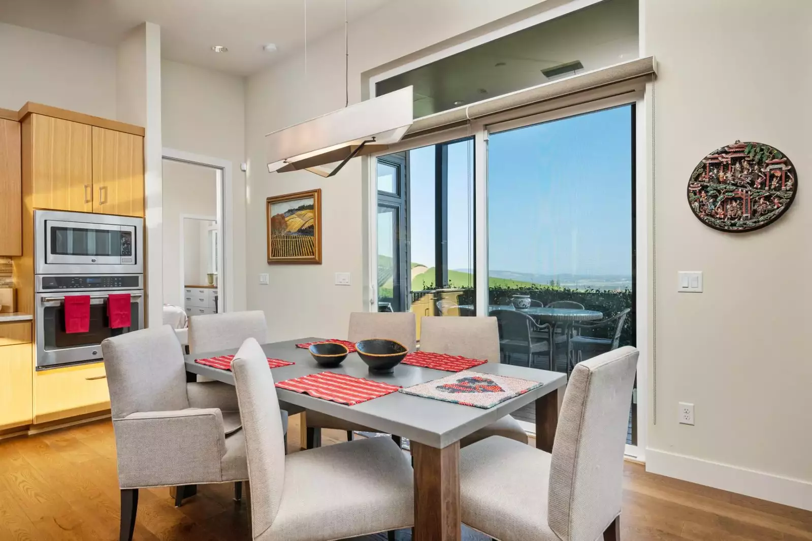 "We had a great stay at this amazing home!  The house itself is absolutely beautiful & the views over the valley are breathtaking!" - Kristine