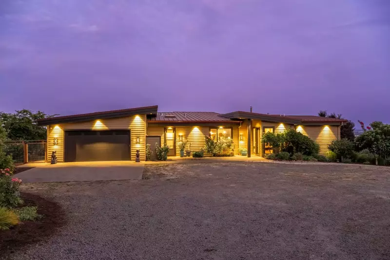 "Beautiful views and well stocked. Could not have been more pleased. Highly recommend this" - Marty